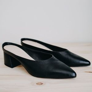 🌿Com & Sens / Black Pointed Mules